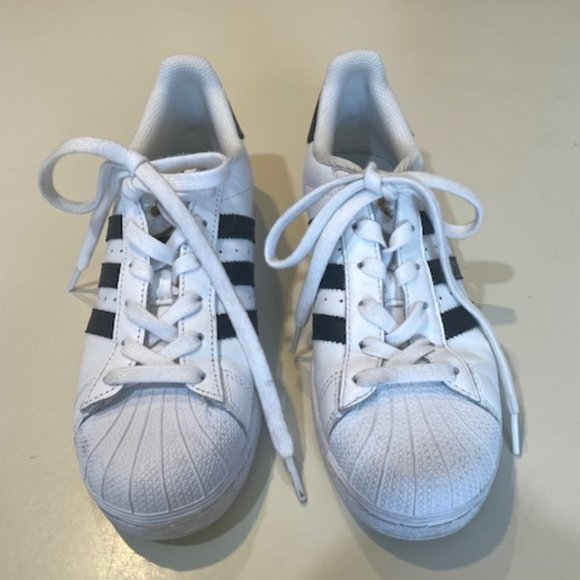 ADIDAS SUPERSTAR WHITE WOMEN'S TENNIS SHOES Size 5 - Picture 1 of 4